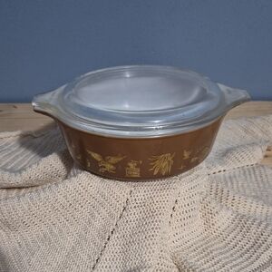 Vintage Early American Pyrex # 471 with Lid